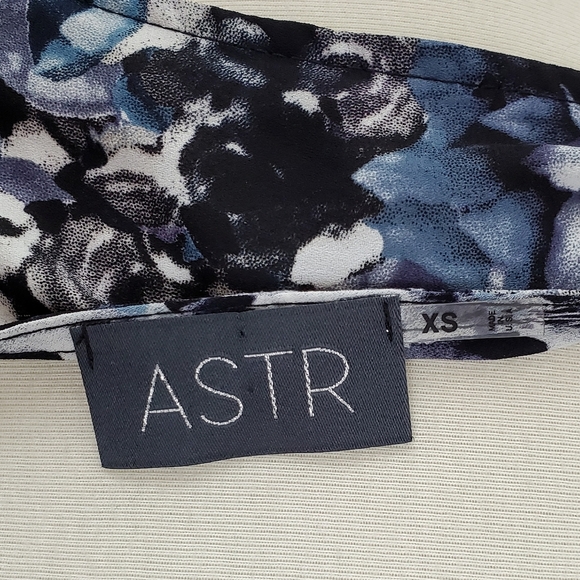 ASTR Floral Print Cutout Tank XS - Picture 9 of 9